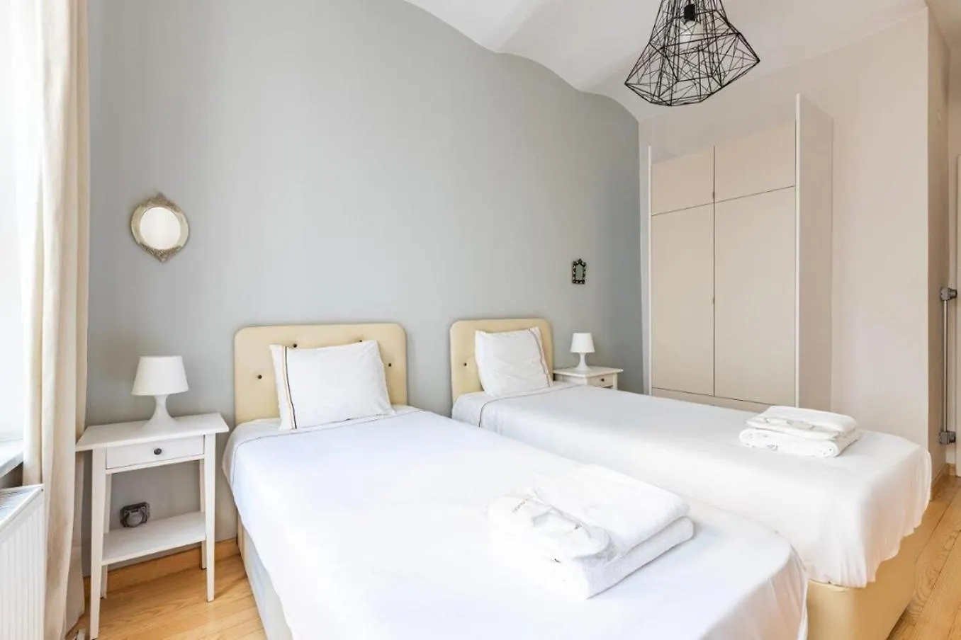 이스탄불 Warm Cozy Charming 2Bd2Bath Galatatower Gem! #256 아파트