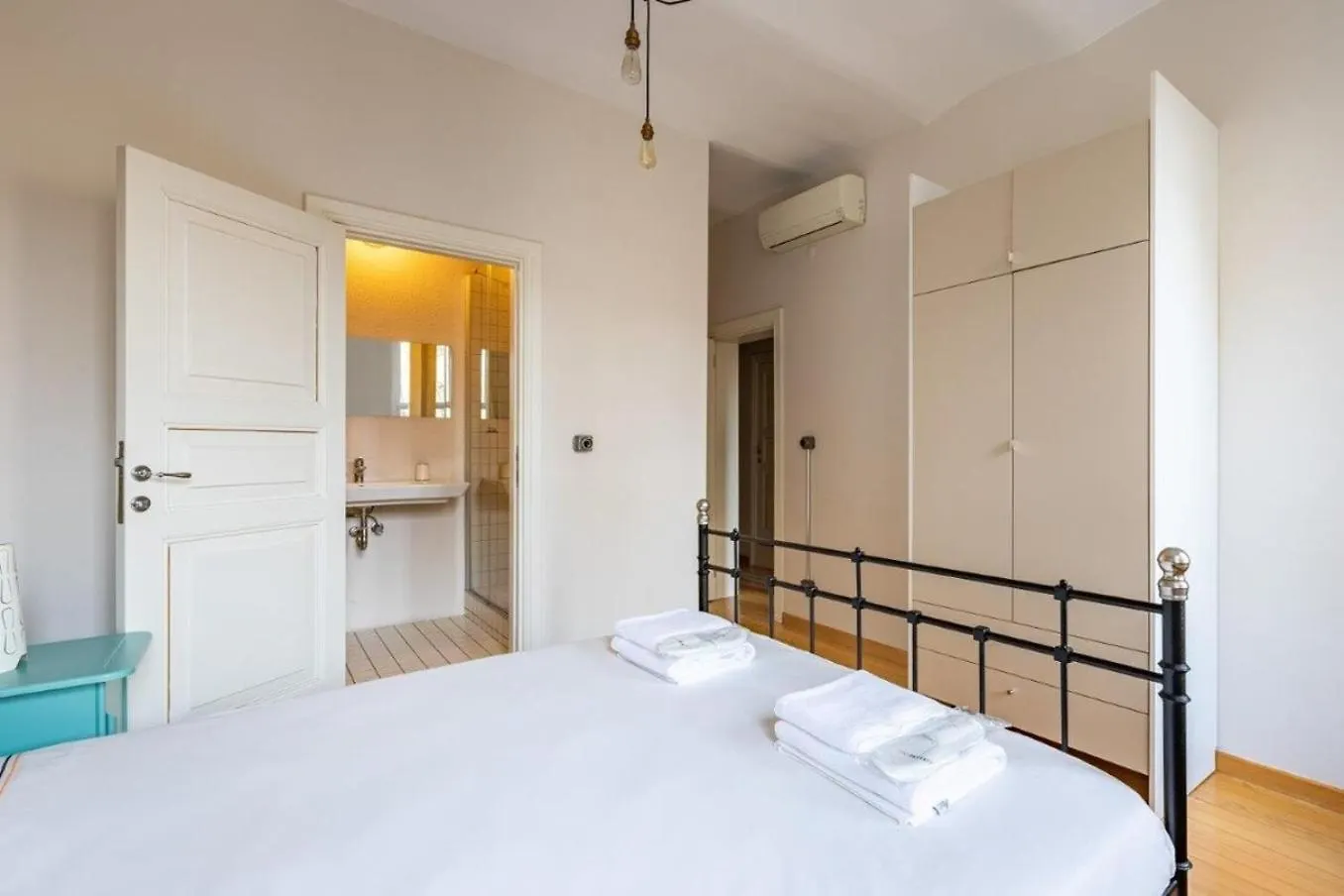 이스탄불 Warm Cozy Charming 2Bd2Bath Galatatower Gem! #256 아파트 터키